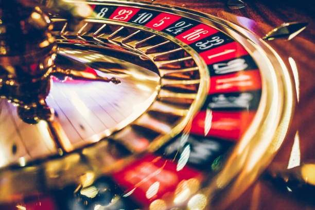 juragan77 slot Evolution Gaming live dealer table with multiple camera angles on mobile